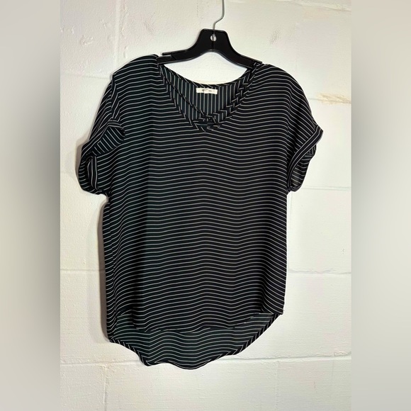 Maurices Black and White Striped Short Sleeve Shirt size Medium - Picture 6 of 8